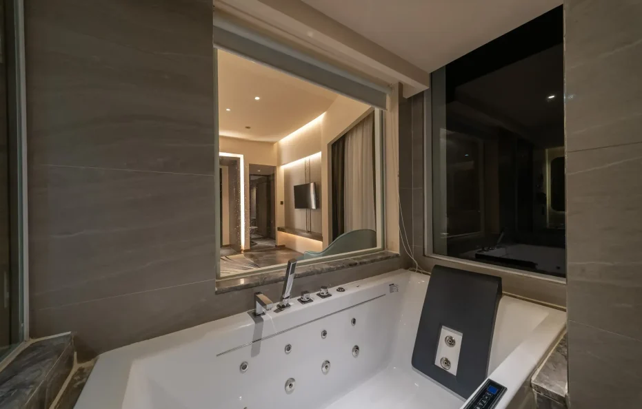 Junior Suite (Sea/Hill View)