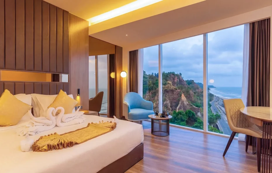 Junior Suite (Sea/Hill View)