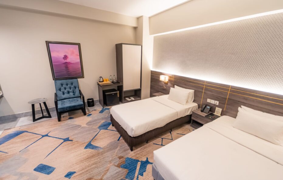 Junior Suite King Partial Sea View With Balcony