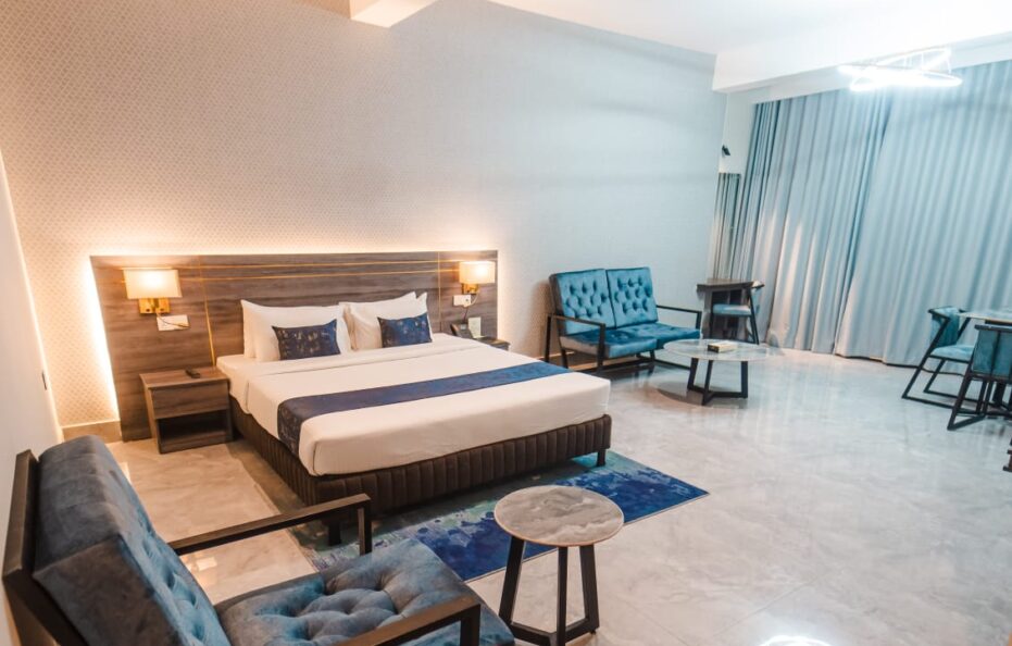 Junior Suite King Partial Sea View With Balcony