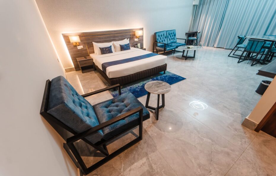 Junior Suite King Partial Sea View With Balcony