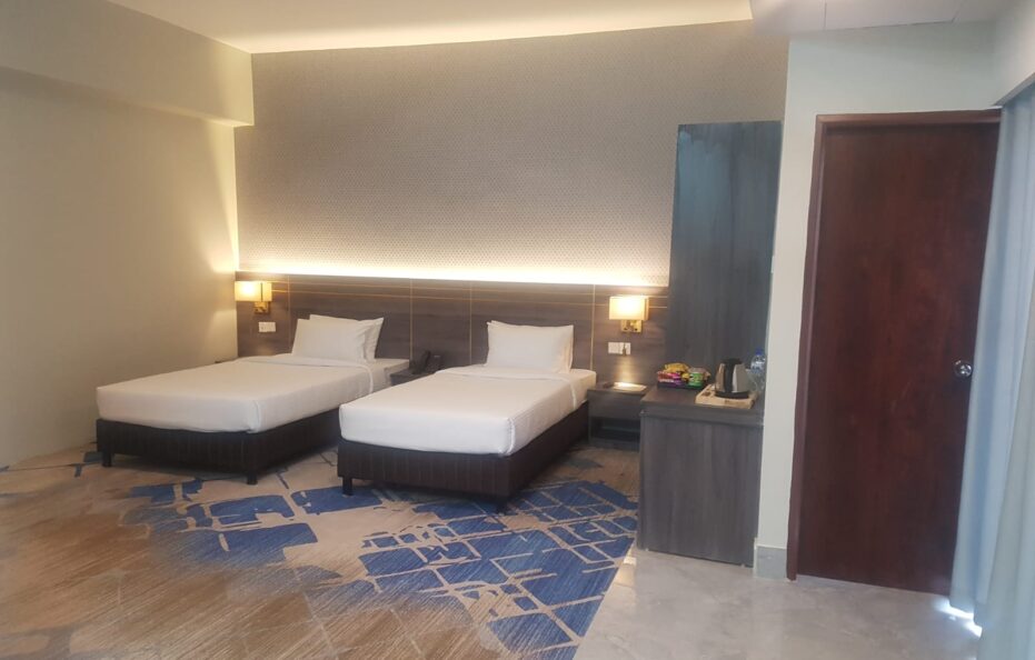 Junior Suite King Partial Sea View With Balcony