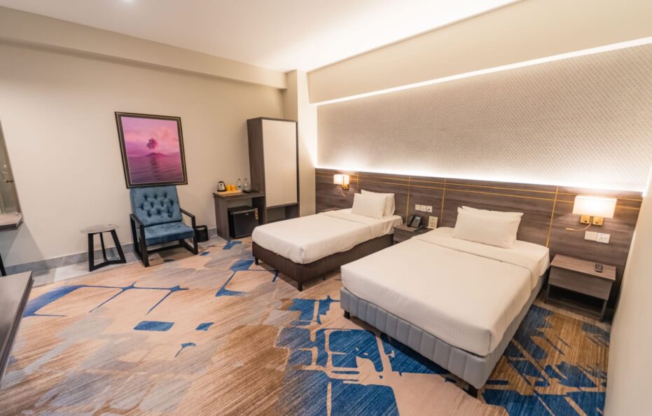 Junior Suite King Partial Sea View With Balcony